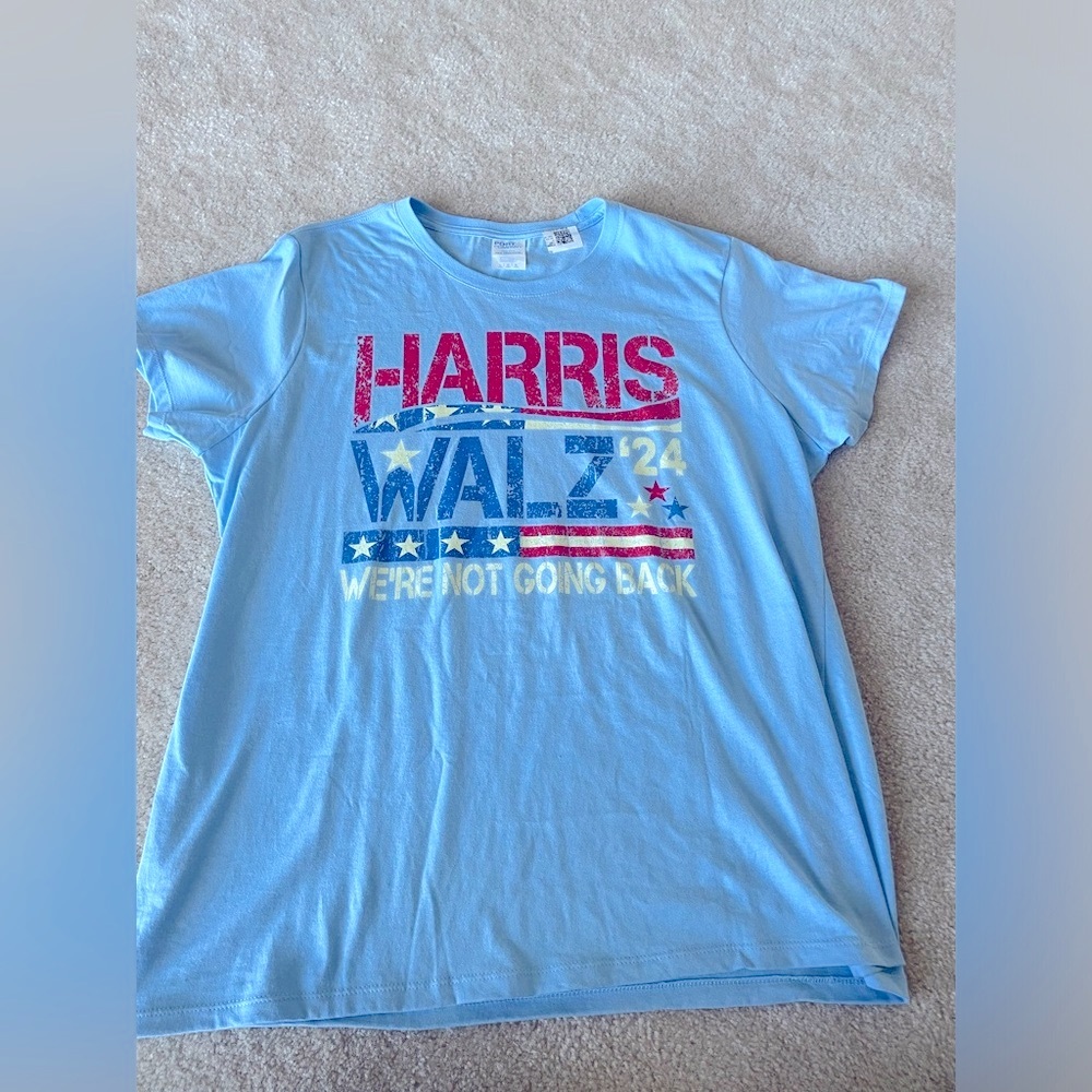 Harris/Walz 2024 Campaign Shirt. Women size L‎ light blue.